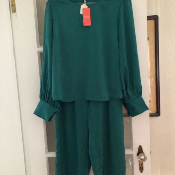 SATIN TWO PIECE SET
LONG SLEEVE WIDE LEG FORREST GREEN Size XL NWT - Picture 11 of 15
